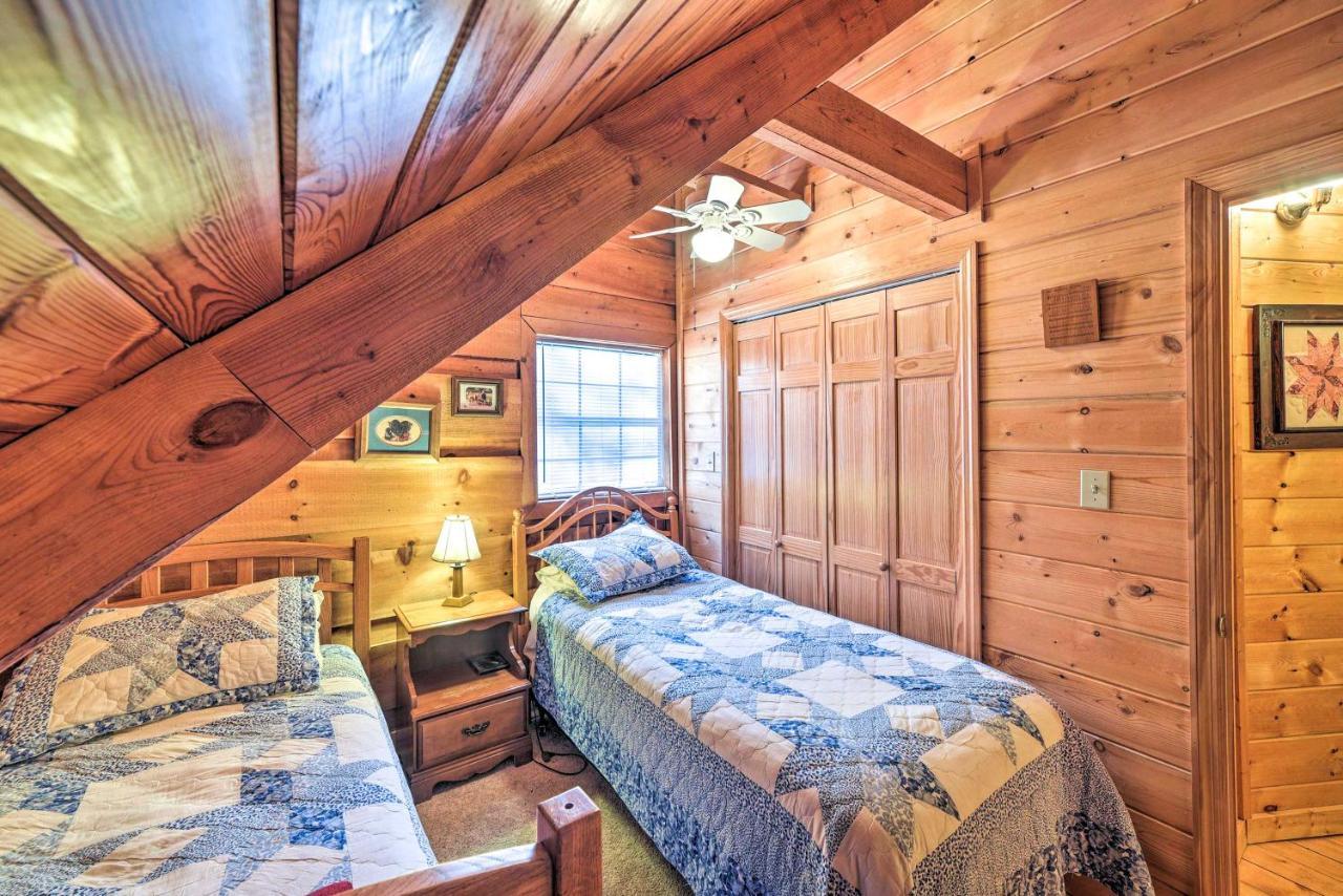 Cozy Tellico Plains Cabin With Large Mountain Creek! Exterior photo