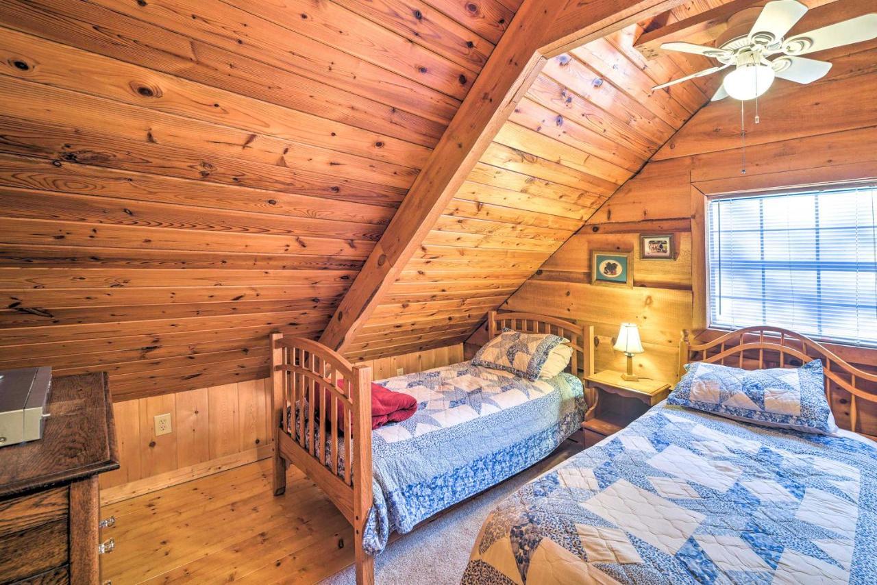 Cozy Tellico Plains Cabin With Large Mountain Creek! Exterior photo