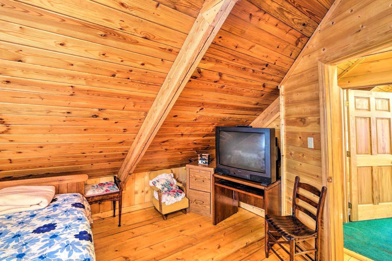 Cozy Tellico Plains Cabin With Large Mountain Creek! Exterior photo